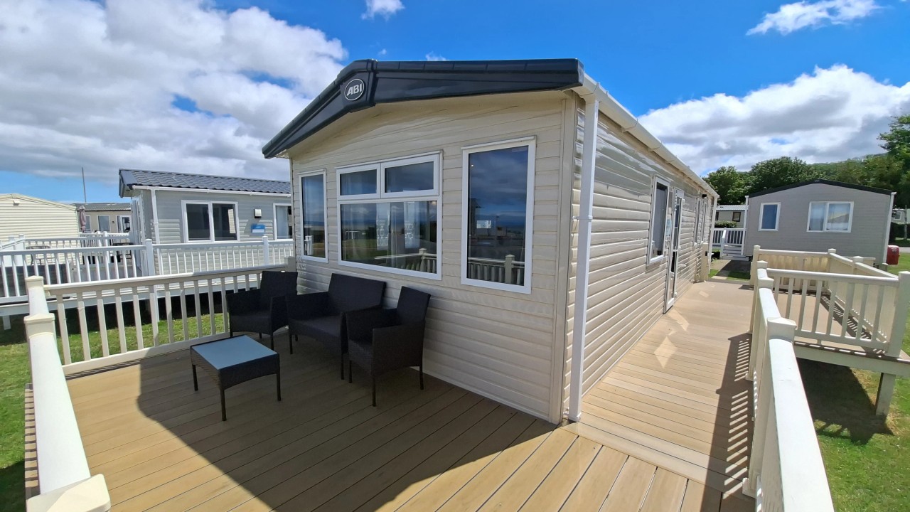 Abi Summerhouse H/F 2018